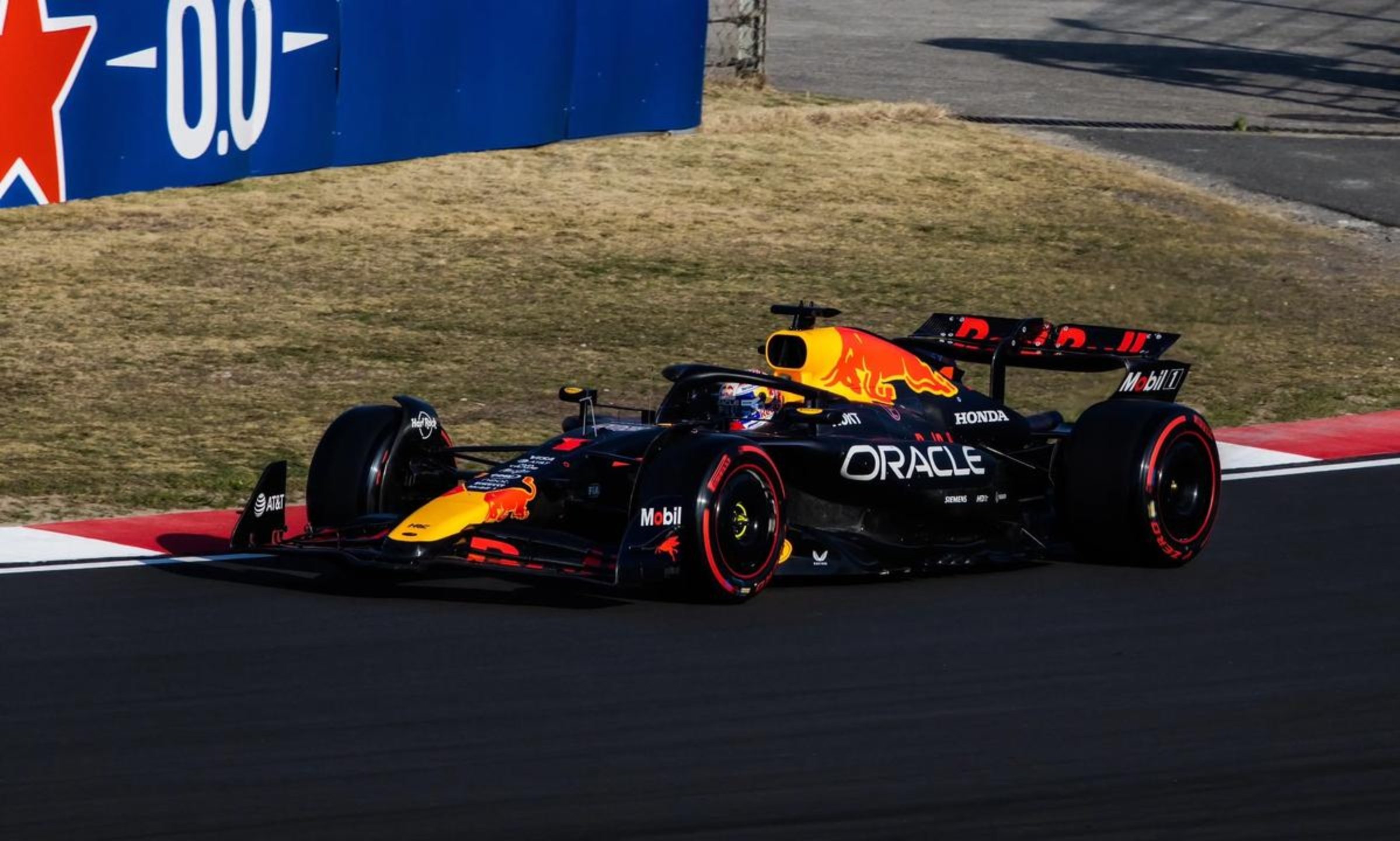 威廉姆斯横扫红牛车队,维斯塔潘带队取胜 威廉姆斯横扫红牛车队,维斯塔潘带队取胜